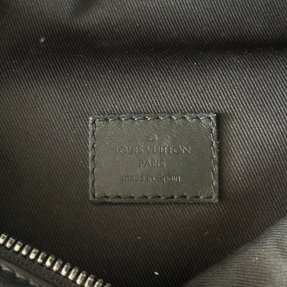 Louis Vuitton Black Monogram Shadow Discovery Bumbag - Picture 3 of 3